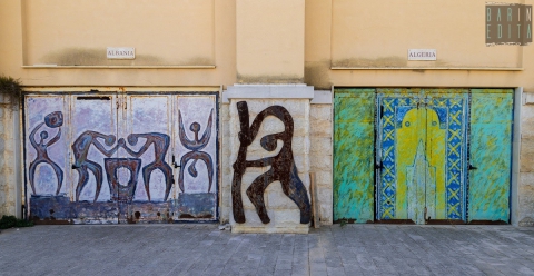 Bari, ciò che rimane delle porte dell'Arena della Vittoria dipinte per i Giochi del Mediterraneo